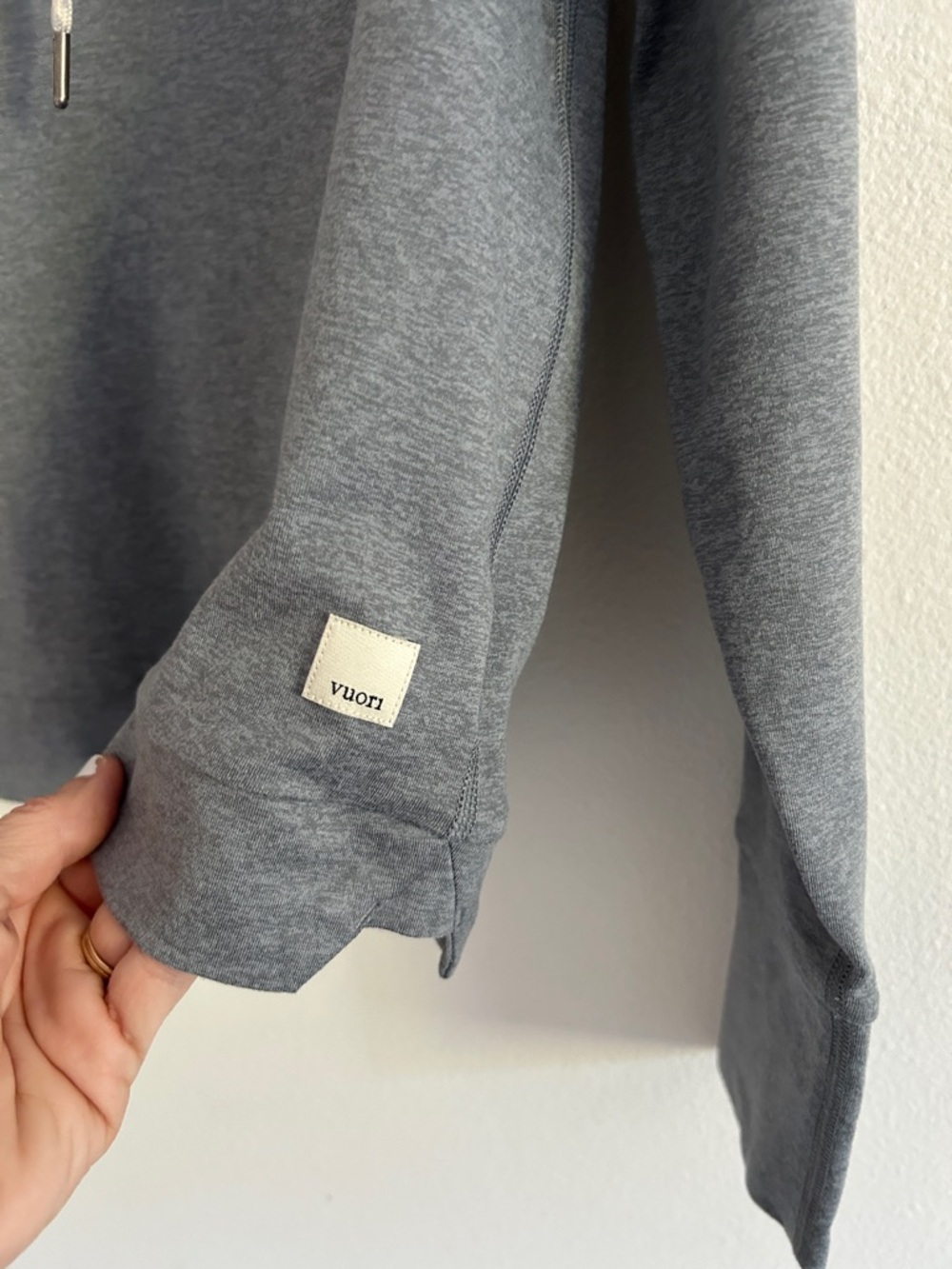 Vuori Halo Essential Hoodie Women’s Blue Grey Dream Knit Pullover XS - Picture 2 of 6